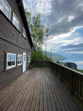Stryn - Faleide -hytte med fjord og fjell utsikt